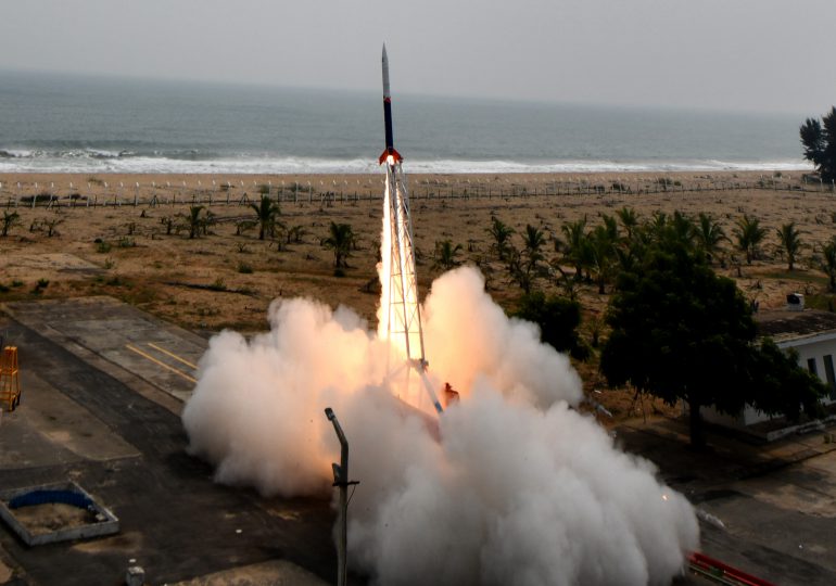 India lanza su primer cohete espacial desarrollado por una empresa privada