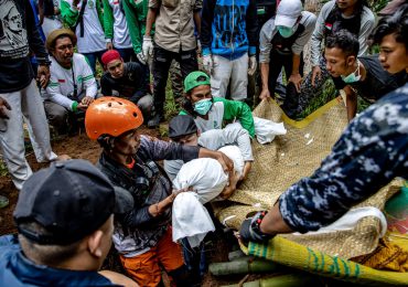 Balance de sismo en Indonesia sube a 310 muertos