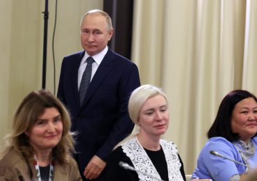 Frente a las madres de soldados rusos, Putin asegura que comparte su "dolor"