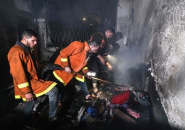 Al menos 21 palestinos muertos por un incendio en campo de refugiados en Gaza