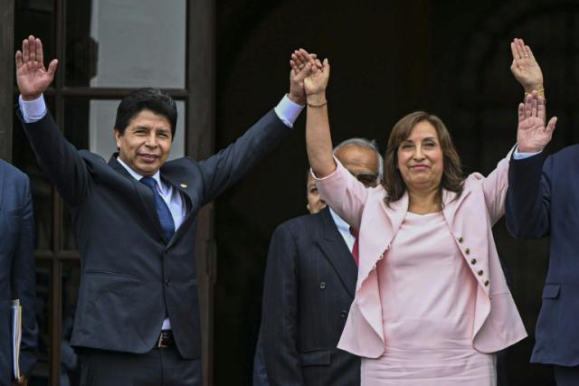 Presidente de Perú nombra Primera Ministra en medio de crisis con Congreso