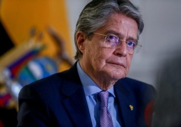 Guillermo Lasso firma decreto que convoca a un referéndum en Ecuador