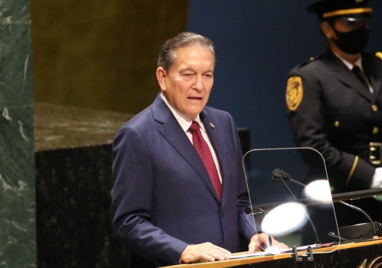 Presidente de Panamá viaja a EEUU para control por cáncer en la sangre