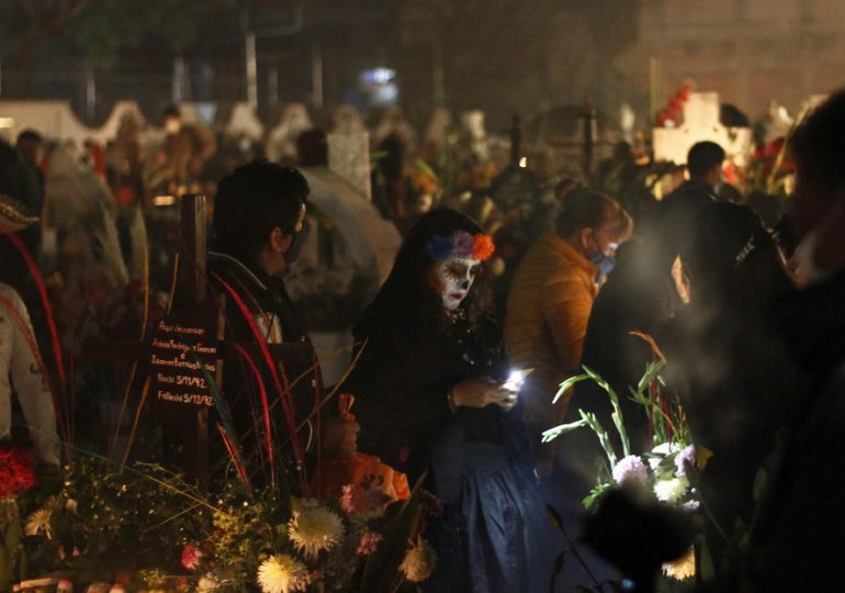 ¿Fantasmas o almas que retornan? Lo que necesitas saber para perderle el miedo al Día de Muertos