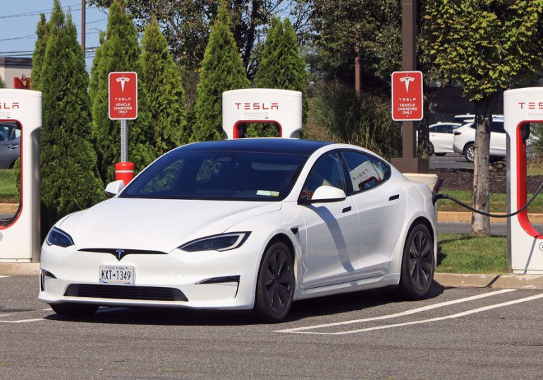 Un multimillonario considera a Tesla como un "pequeño milagro" de la industria automotriz