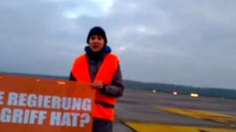Ecoactivistas bloquean pista de aterrizaje en aeropuerto de Berlín