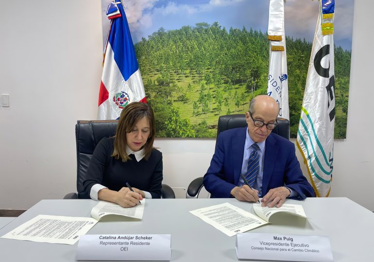 Cambio Climático y Organización de Estados Iberoamericanos firman acuerdo para fortalecer educación climática en RD