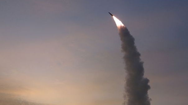 Corea del Norte dispara "misil balístico no identificado"