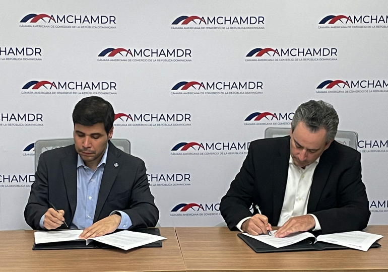 Cámara TIC y AMCHAMDR firman acuerdo para fomentar el avance de la tecnología y la innovación en el país