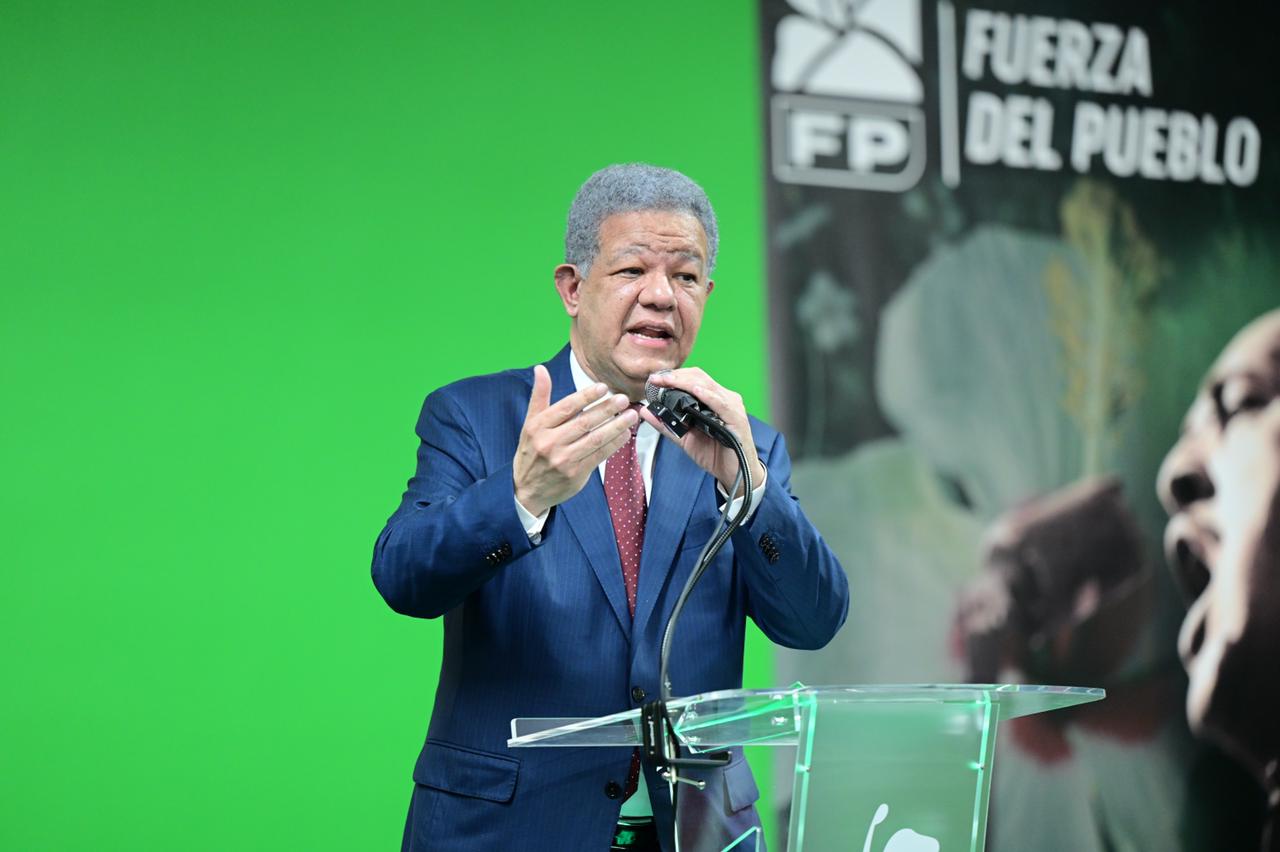 Leonel Fernández viaja a Colombia a participar en Décimo Encuentro del