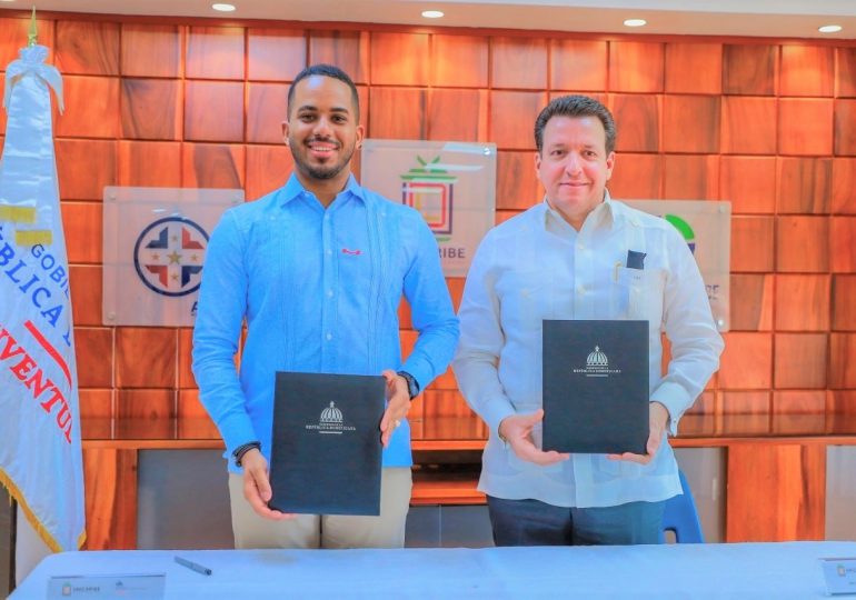 Ministerio Juventud y Unicaribe firman convenio en beneficio de estudiantes en condiciones de vulnerabilidad