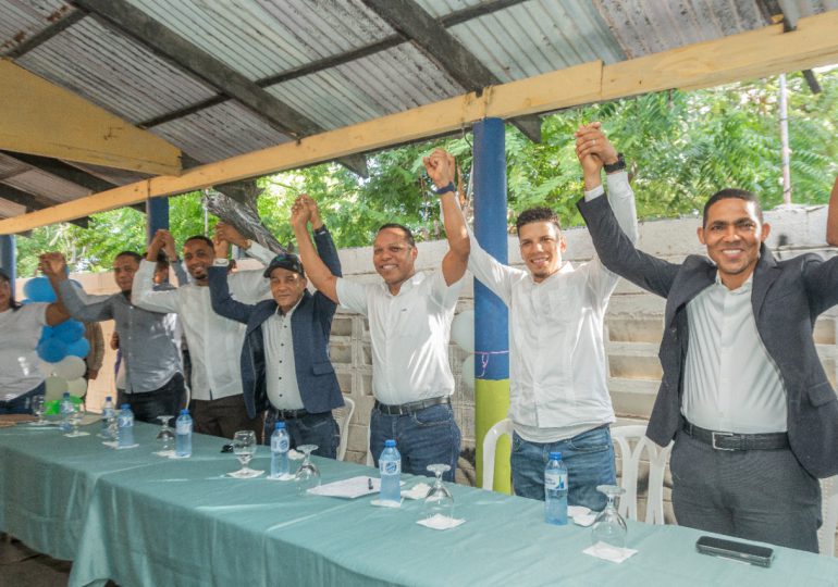 Dirigentes de partidos opositores en provincias del sur se juramentan en País Posible
