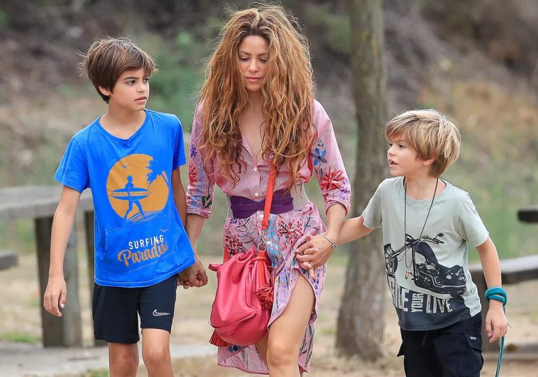 Shakira busca niñera para Sasha y Milán en Miami