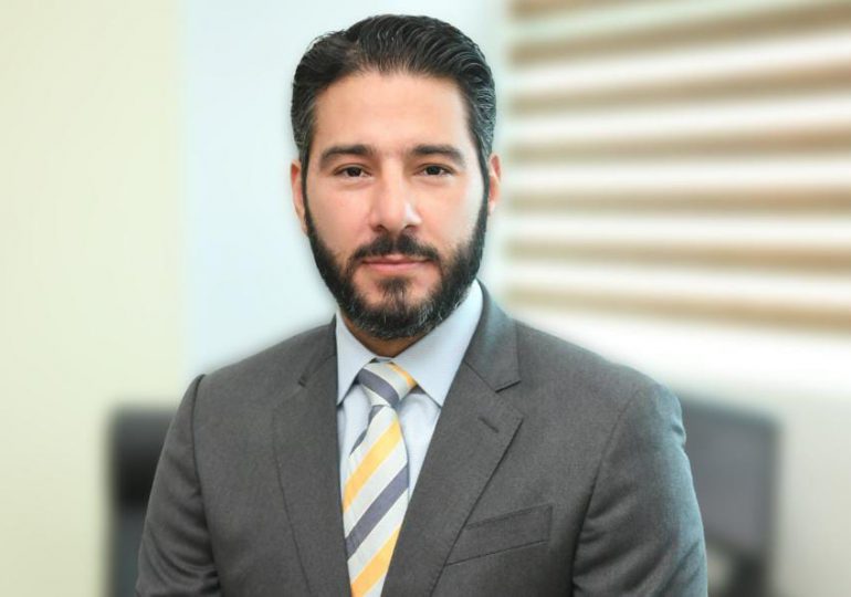 Abinader designa a Francisco Torres como superintendente de Pensiones
