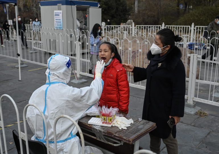 China registra récord de nuevos casos diarios de covid-19