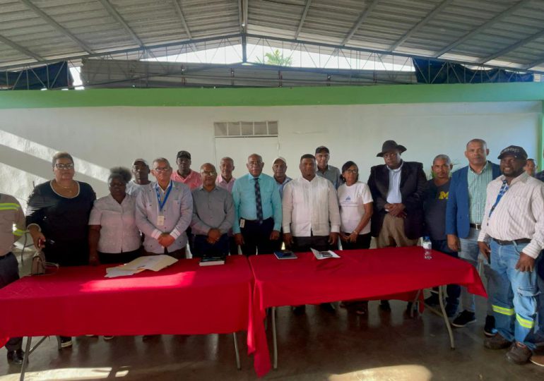 Edeeste se reúne con autoridades y comunitarios de La Cuaba para tratar mejoría del servicio eléctrico