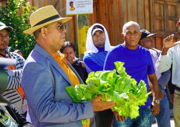 INDRHI muestra a comunitarios de Monte Grande visión del proyecto de producción y vida en Villa Poppy