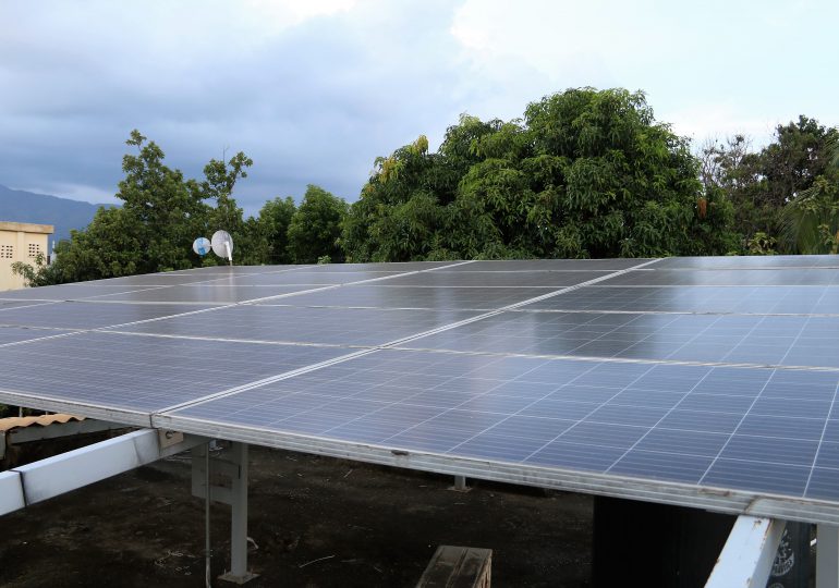Ademi financia más de 250 proyectos para la instalación de paneles solares a pequeños empresarios