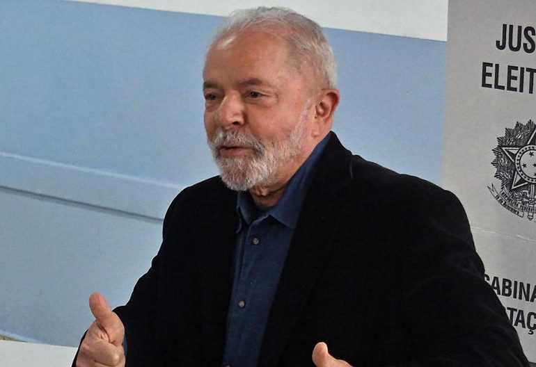 Comunidad internacional arropa a Lula y Bolsonaro sigue aislado