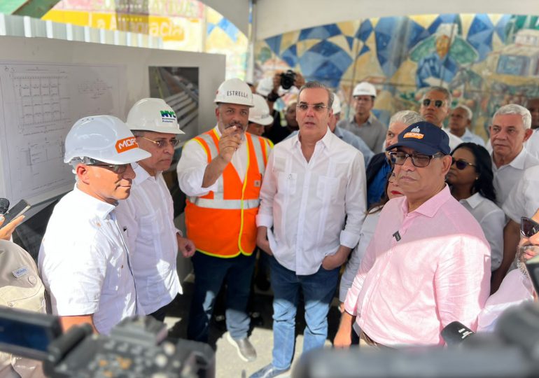 Abinader supervisa trabajos del muro de gaviones en la avenida Las Carreras