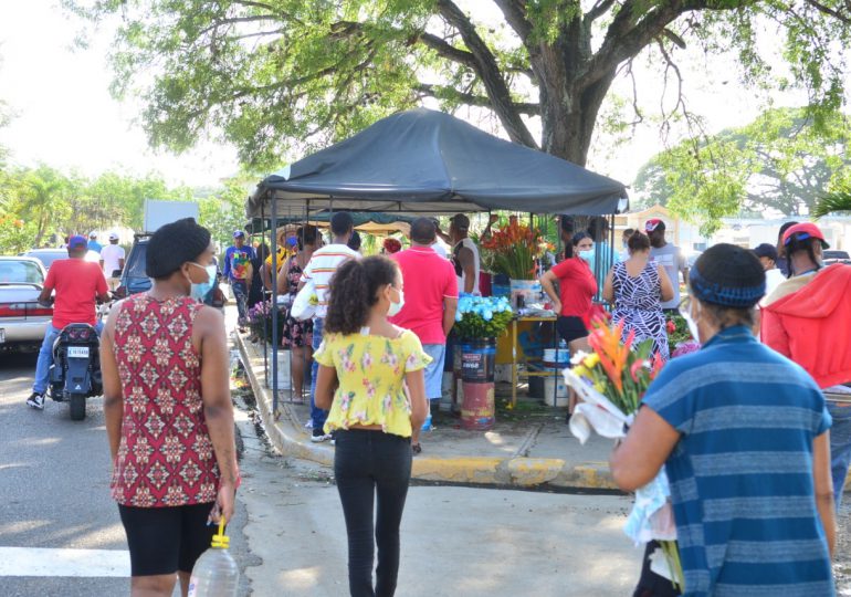 Cementerios de Santiago recibieron a visitantes con motivo del Día de los Fieles Difuntos