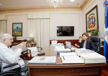 Vicepresidenta Peña sostiene reunión con el economista Eduardo Fernández