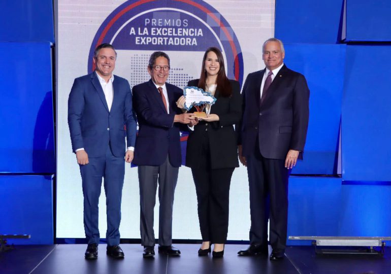 Angie Martínez gana premio como "Embajadora Destacada 2022"