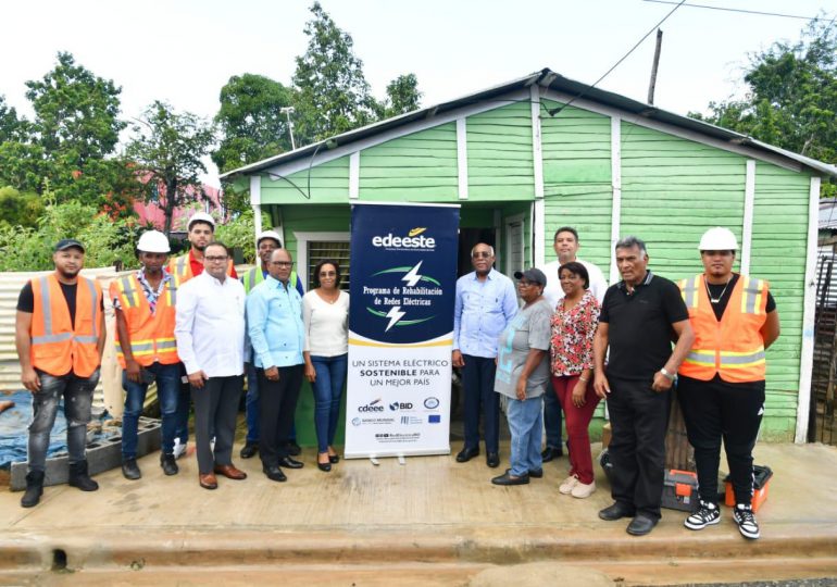 Edeeste inicia rehabilitación de redes eléctricas internas en más de 70 viviendas de escasos recursos