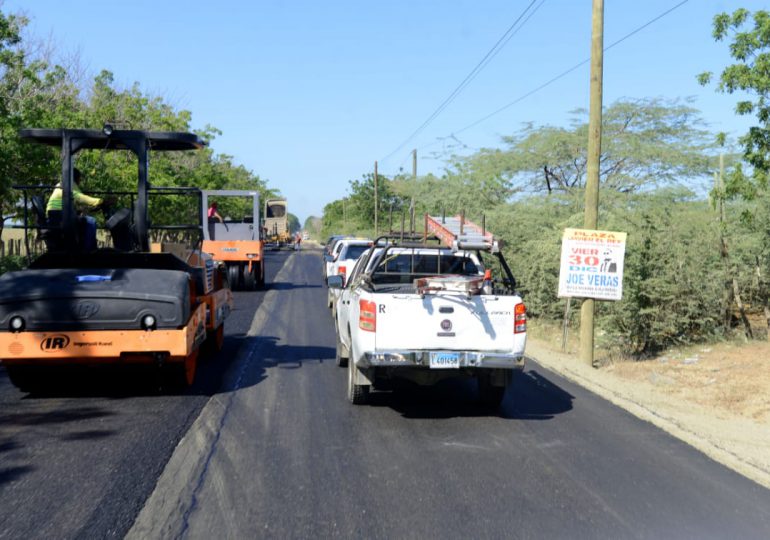 Obras Públicas reconstruye la carretera Guayubín-Cruce de Copey