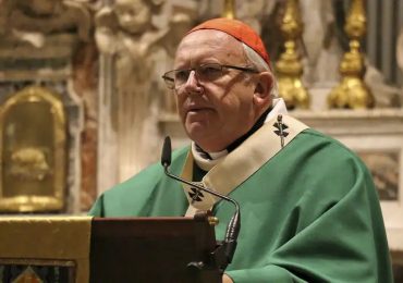 Vaticano investigará a cardenal francés por abuso de una menor