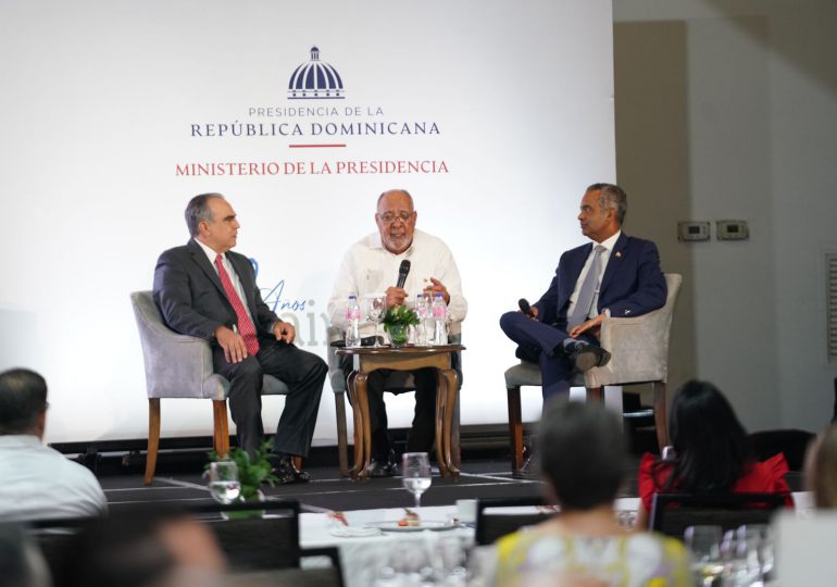 Ministro Joel Santos considera modelo triple hélice entre Gobierno, academia y empresa, aumentan la competitividad nacional