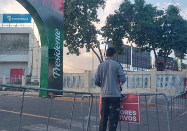 Denuncian miembros de la seguridad del Escogido en Estadio Quisqueya cometen atropellos a visitantes