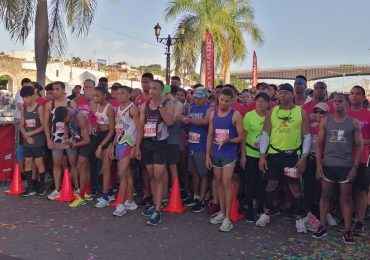 Miles de personas participan en "Medio Maratón Claro 2022"