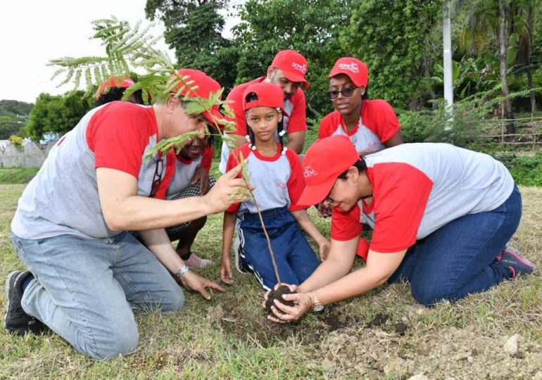 VIDEO | DOMICEM reafirma compromiso con el medio ambiente y realiza jornada de reforestación