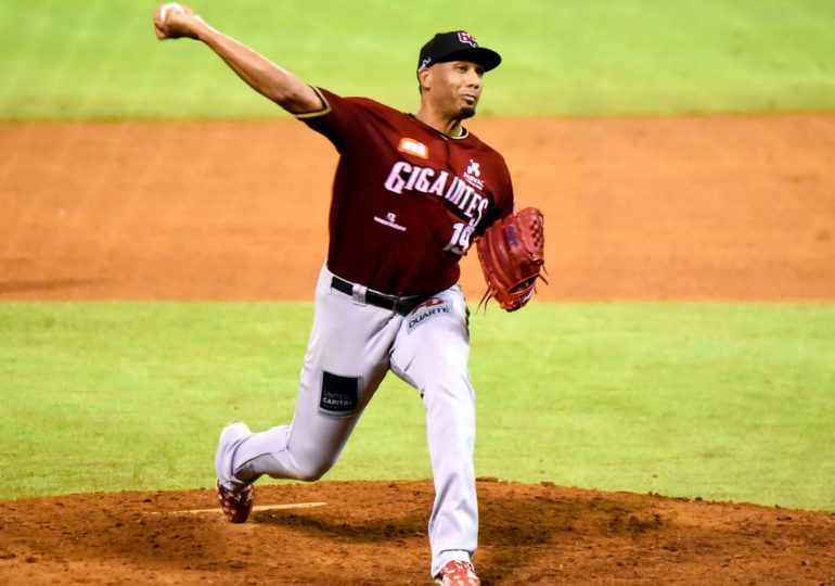 Gigantes propinan blanqueada a las Aguilas 6-0