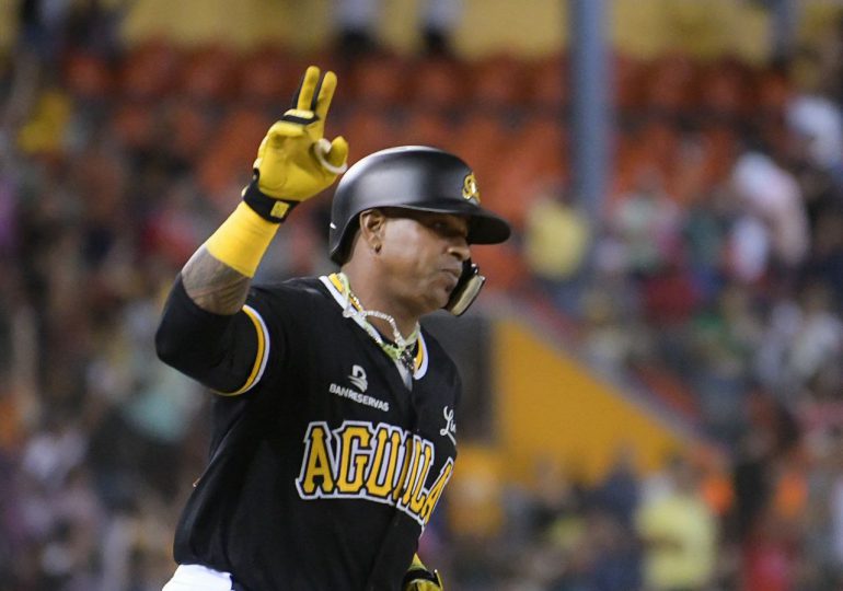 Céspedes regresa con 2 jonrones y Águilas vuelan más alto