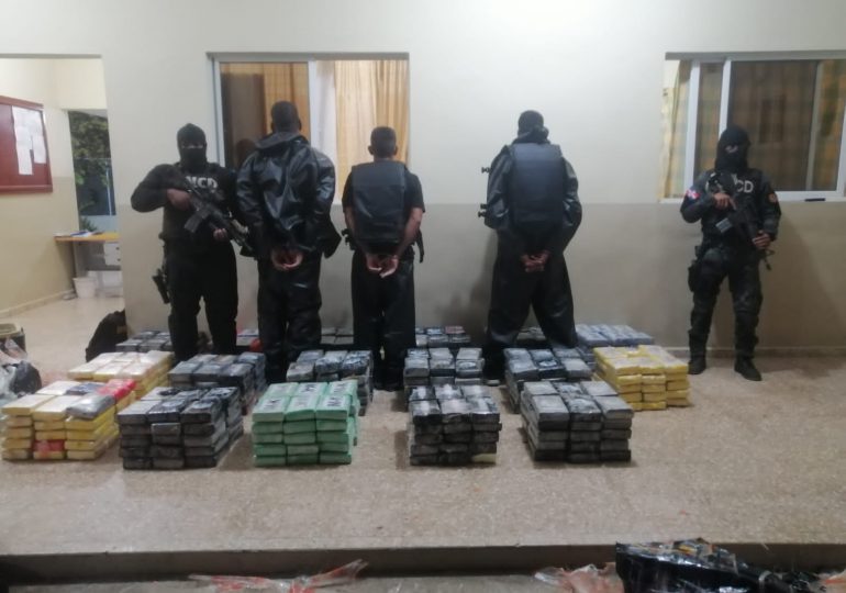 Detienen a tres personas que intentaron introducir al país 509 paquetes de cocaína