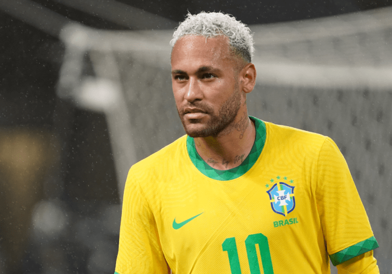 Neymar y la selección de fútbol de Brasil aterrizan en Catar para buscar el hexacampeonato