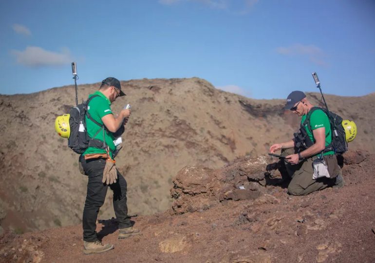 Astronautas se entrenan en una isla volcánica española "como en la Luna"
