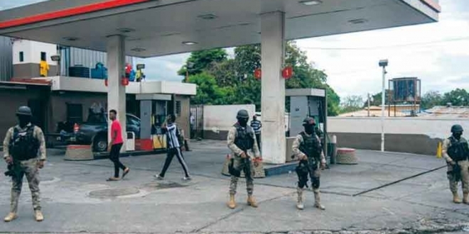 La policía de Haití tomó el control  de una parte de la terminal petrolera de Varreux