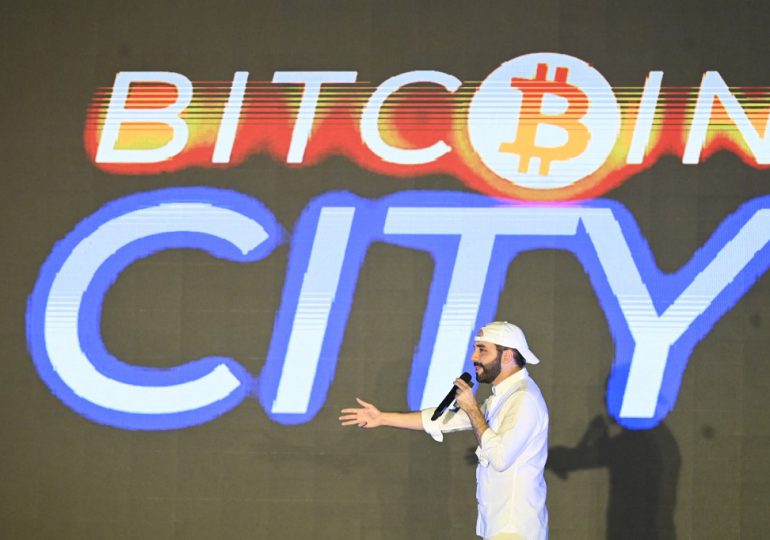 Bukele anuncia que comprará un bitcoin cada día para El Salvador