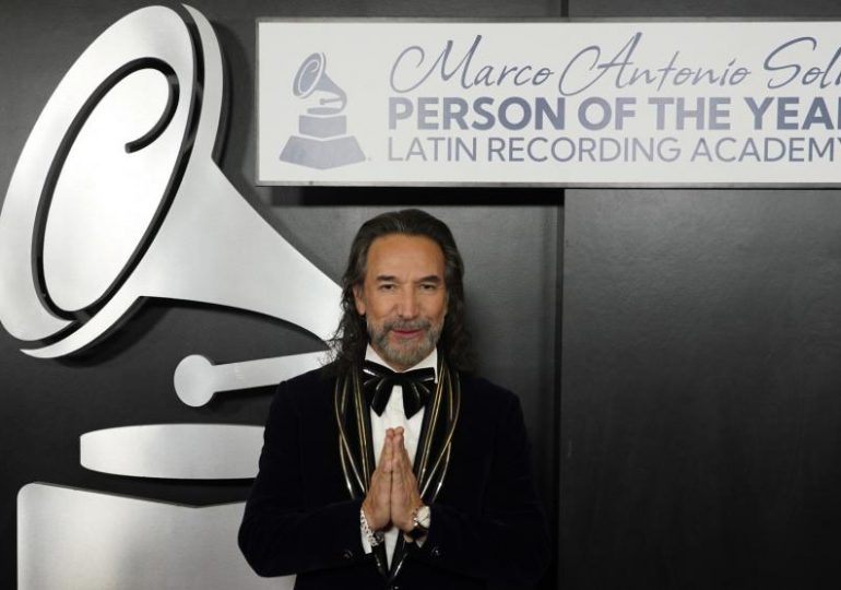 Marco Antonio Solís recibe el premio "Persona del Año en los Latín Grammy 2022"