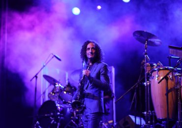 Kenny G en una noche mágica en su regreso a Santo Domingo cautivando con grandes melodías