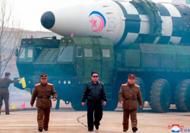 Corea del Norte dispara 23 misiles, uno de ellos cerca de Corea del Sur