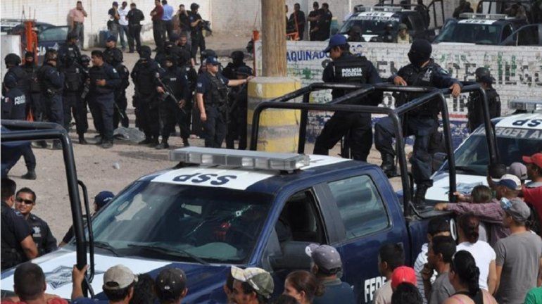 Linchan a 3 hombres en el centro de México acusados de robo