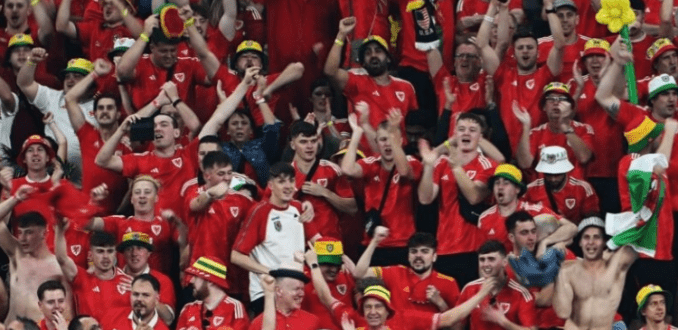 Ira en las redes chinas por las imágenes de espectadores sin mascarilla en el Mundial