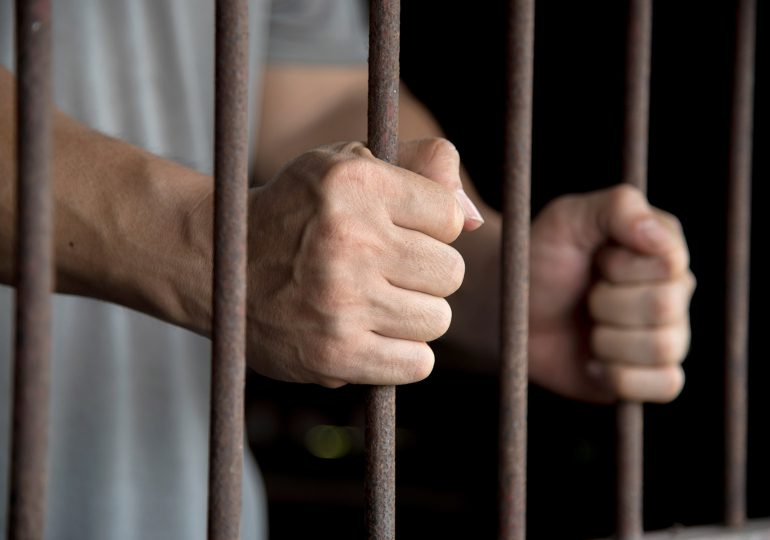 Imponen un año de prisión preventiva a confeso asesino de oficial retirado de la Policía