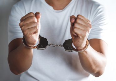 Tres meses de prisión preventiva para dos hombres vinculados al robo de joyería en Invivienda