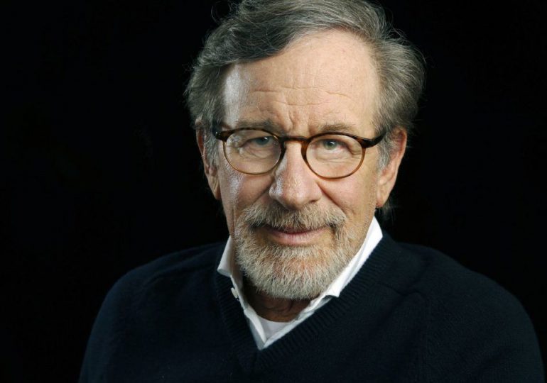 Spielberg lamenta impacto de su película sobre población de tiburones