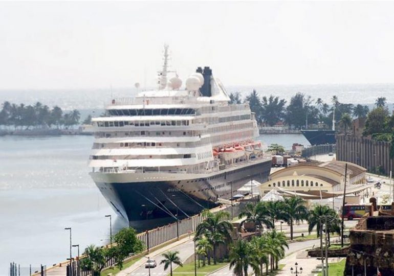 Turistas que viajan en crucero permanecen ingresados en clínica de RD con Covid-19